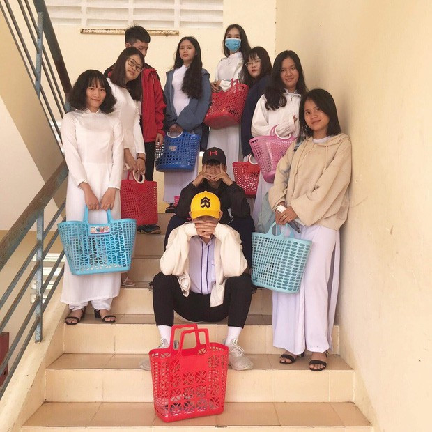 Khả năng sáng tạo của các cô, cậu học trò là điều không phải bàn cãi. Cứ thi thoảng, chính hội "nhất quỷ, nhì ma" này lại đưa ra một trào lưu mới khiến nhiều người không khỏi bàng hoàng.