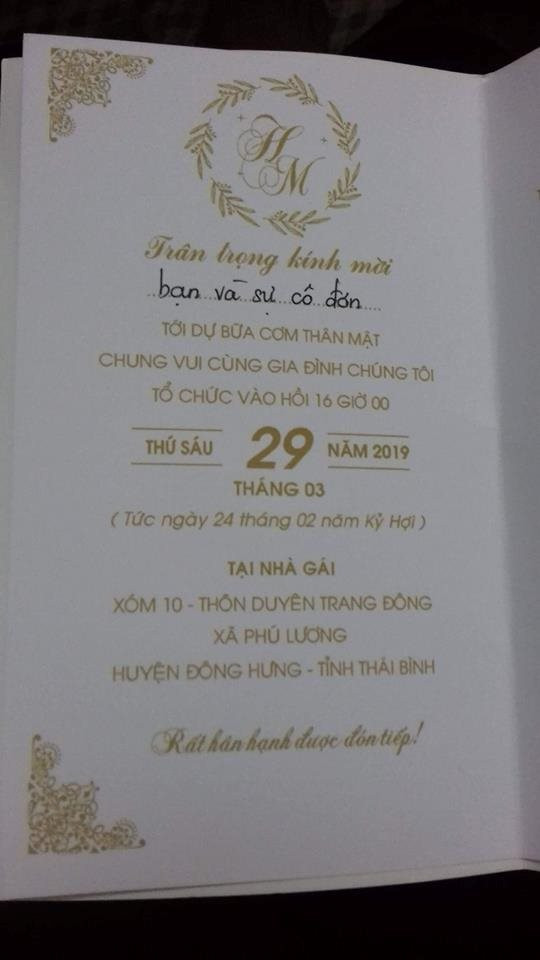 Một lượng lớn comment thể hiện sự đồng cảm với khổ chủ vì họ cũng đang trong thời gian ế. Một số khác lại chia sẻ hình ảnh thiệp cưới cũng có cấu trúc: "Mời … và sự cô đơn" mà mình cũng nhận được từ bạn bè và người thân.
