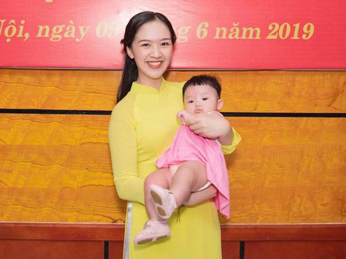 Mới đây, trên Facebook cá nhân, Hà Anh vừa thông báo tin vui đến mọi người. Cô tốt nghiệp loại giỏi khóa 40 của trường Đại học Luật Hà Nội.