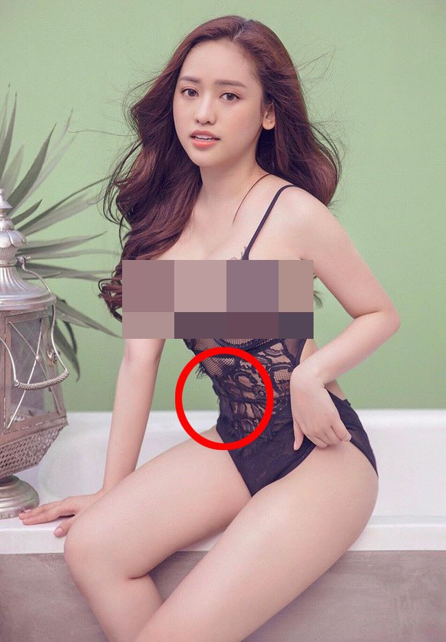 Trước đó, dân mạng cũng từng "bắt lỗi" Thúy Vi vì bức ảnh chụp này bởi vòng 2 của cô nàng bị bóp ảnh quá nhiều tới nỗi không được tự nhiên.