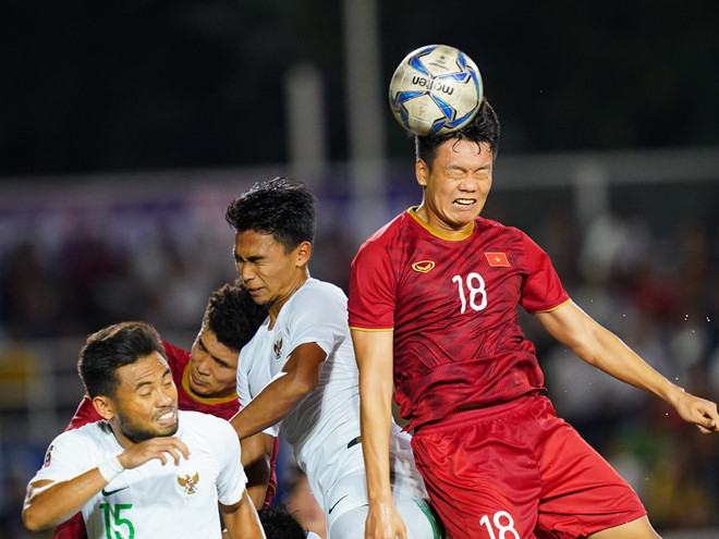 Không chỉ có các tiền đạo, U23 Việt Nam còn có những trung vệ biết tạo đột biến bằng đầu trong những pha lên tấn công, điển hình như Thành Chung.