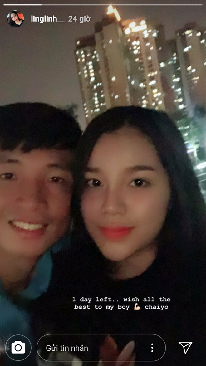 Khánh Linh hạnh phúc chúc mừng người thương và đồng đội ở phương xa. Dù không thể trực tiếp có mặt để cổ vũ tại sân nhưng Khánh Linh luôn dõi theo mọi bước chân của người yêu mình.