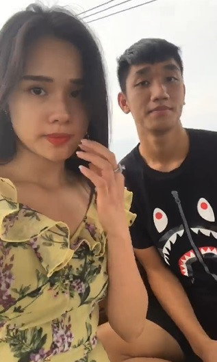 Kể cả những bức ảnh không chỉ sửa, cặp đôi cầu thủ - hot girl này vẫn hút triệu like từ MXH.