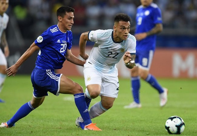 Chuyển nhượng bóng đá mới nhất từ Marca, Barca bất ngờ đưa Lautaro Martinez vào danh sách mua sắm. Chỉ sau một mùa giải đến Serie A chơi bóng, mức giá của cầu thủ 21 tuổi đã tăng phi mã lên thành 112 triệu euro.
