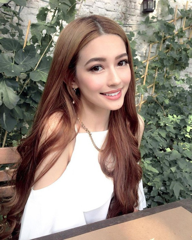 Không chỉ check-in các khu du lịch nổi tiếng, nữ blogger còn khám phá nhiều địa điểm thú vị, ít được biết đến hơn. Dưới mỗi bức ảnh được chụp tại những nơi khác nhau, cô gái 26 tuổi lại chia sẻ một câu chuyện thú vị về chuyến đi của mình.