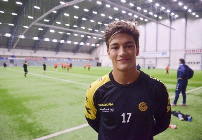 Chuyển nhượng bóng đá từ Goal cho biết, HLV Ole Gunnar Solskjaer đang nhắm đến cái tên Mathias Normann để mang về MU. Tiền vệ này là người từng chơi cho CLB Na Uy trước khi gia nhập Brighton. Hiện tại, anh đang thi đấu tại giải VĐQG Nga trong màu áo Rostov.