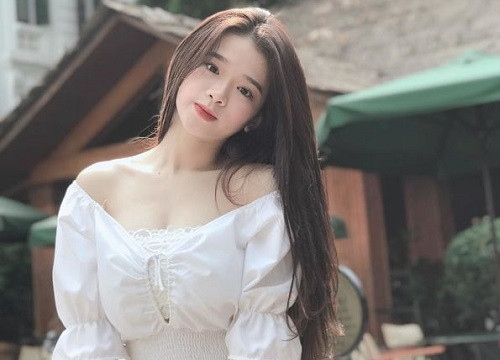 Soi vào "tủ đồ" hàng hiệu của Linh Ka có nhiều món đồ hàng hiệu được các sao ưu ái như sneaker của Louis Vuitton, speed trainer của Balenciaga...