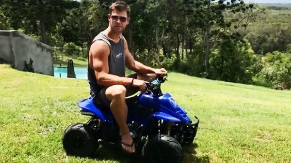Chris Hemsworth – Thor: Anh hùng Thor đã tạo ra một hiệu ứng Hemsworth, biến Vịnh Byron của Úc trở thành một địa điểm nghỉ dưỡng quen thuộc của những người nổi tiếng, sau khi anh cùng vợ Elsa Pataky và 3 đứa con rời Hollywood để đến sống tại đây.