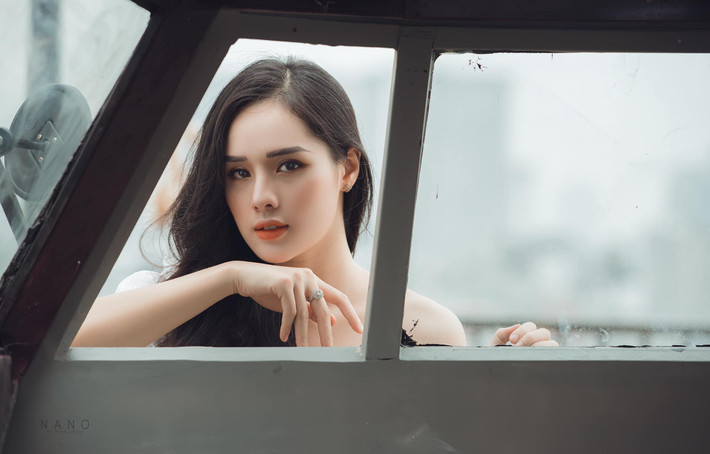 Đứng trước những bàn tán xôn xao từ dư luận Huyền Trang cho biết cô và chàng người yêu có biệt danh "Đại Osca" không bận tâm tới những ý kiến trái chiều. Cô khẳng định chuyện tình cảm của cả hai vẫn tốt đẹp.