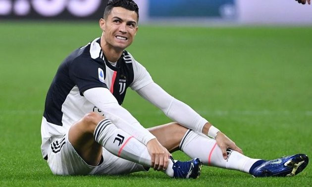 Chuyển nhượng bóng đá từ The Sun, Cris Ronaldo đang cân nhắc chuyển tới LA Galaxy hoặc trở về đội bóng cũ Sporting Lisbon.