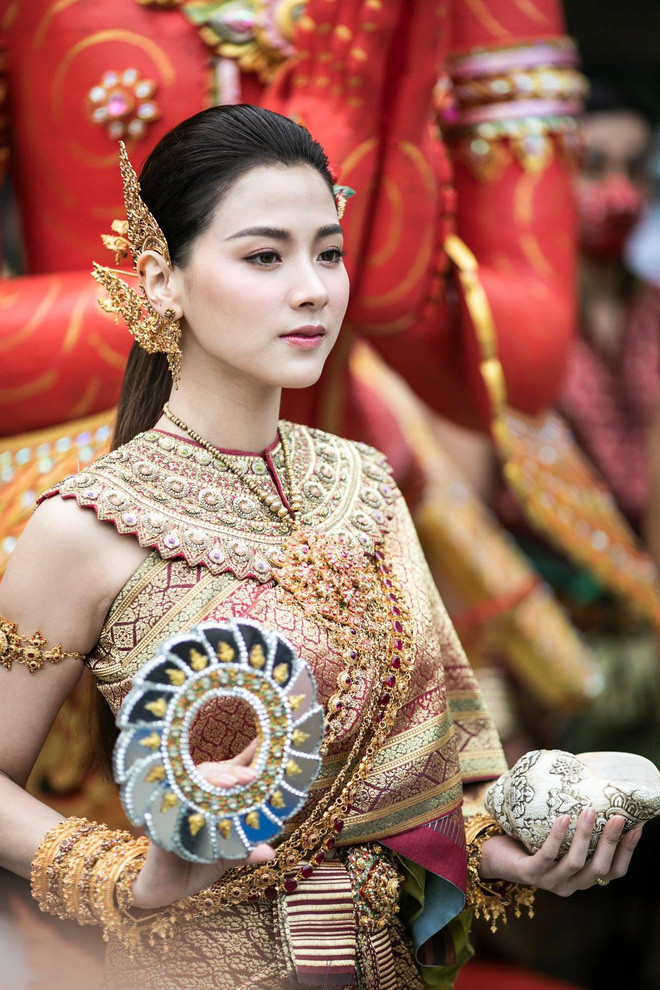 Baifern Pimchanok nổi tiếng sau khi vào nữ chính của bộ phim "Friend Zone".