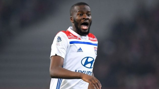 Theo TEAMtalk, HLV Solskjaer sẵn sàng bán Nemanja Matic và Paul Pogba để đưa Tanguy Ndombele về với đội chủ sân Old Trafford. Lyon chỉ ngồi vào bàn đám phán khi đội bóng nào chồng đủ ít nhất 80 triệu bảng.