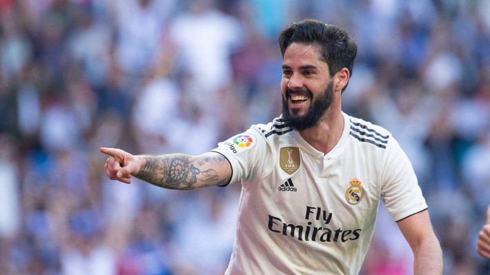 Theo Calcio Mercato, Juventus vẫn đang theo sát Isco, sẵn sàng đưa ra động thái chuyển nhượng ngay tháng 1 tới. Tiền vệ người Tây Ban Nha không thể cạnh tranh vị trí thi đấu trong đội hình HLV Zinedine Zidane, nhiều khả năng sẽ rời Santiago Bernabeu ở "phiên chợ đông" 2020.