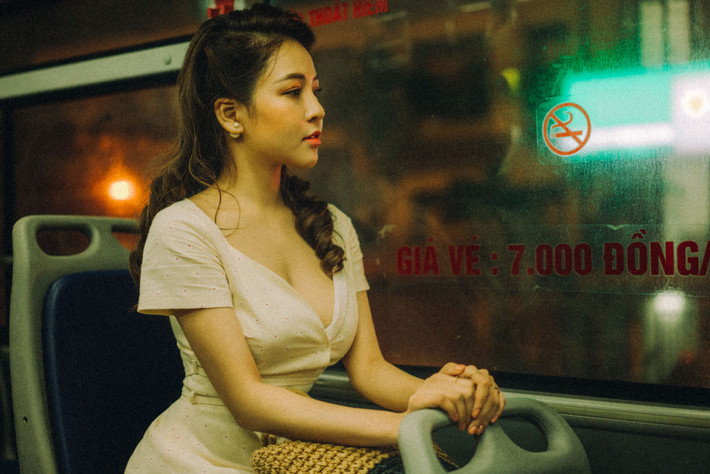 Những đường cong nóng bỏng giúp hot girl 9X này thu được về hàng ngàn lượt like và chia sẻ ảnh trên mạng xã hội.