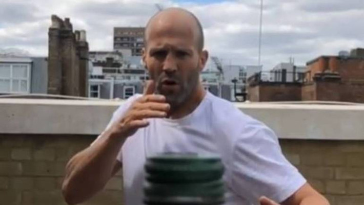 Thời gian vừa qua trên MXH, trào lưu đá bay nắp chai (bottle cap challenge) đang trở thành hiện tượng. Chỉ cần đánh #bottlecap hallenge là các bạn trẻ sẽ nhận được hơn 20.000 clip thể hiện của những người nổi tiếng và các dân mạng khác.
