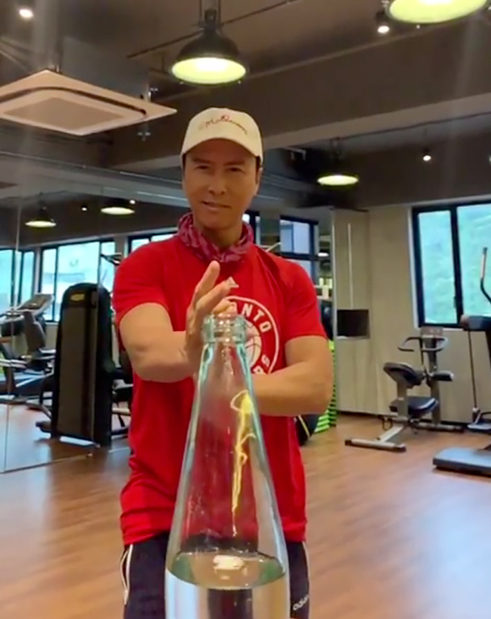 Trào lưu đá bay nắp chai do nhà vô địch Taekwondo và Hapkido thế giới Farabi Davletchin (người Kazakhstan) khởi xướng vào ngày 25/6 vừa qua.