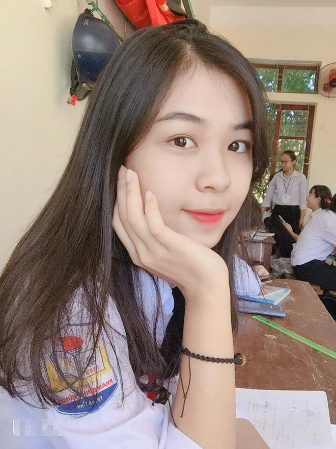 Khi còn học THPT, Phương Thảo cũng cực năng động, nhiệt tình tham gia một số hoạt động ngoại khóa trường tổ chức.