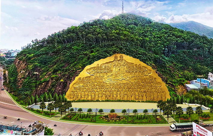 Theo lãnh đạo Sở Văn hóa, Thể thao Bình Định, đơn vị thi công sẽ cắt sâu vào trong núi từ 20 đến 25 m tạo mặt phẳng đứng để tạc phù điêu. Phần diện tích mặt đất làm quảng trường nhỏ, sinh hoạt cộng đồng. Bức phù điêu có đường cong dài 81,5m, vị trí cao nhất là 35 m, hệ thống sân vườn, cảnh quan kiến trúc phụ trợ rộng 3.000 m2.