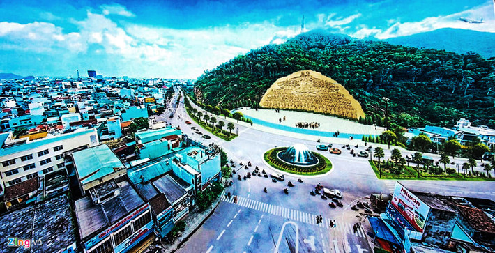 Phác thảo toàn cảnh bức phù điêu “Lạc Long Quân - Âu Cơ” và cội nguồn đại đoàn kết dân tộc trên vách núi Bà Hỏa, cửa ngõ ra vào TP Quy Nhơn. Tỉnh Bình Định đang thu thập ý kiến về huy động chi khoảng 86 tỷ đồng tạc bức phù điêu trên vách núi.