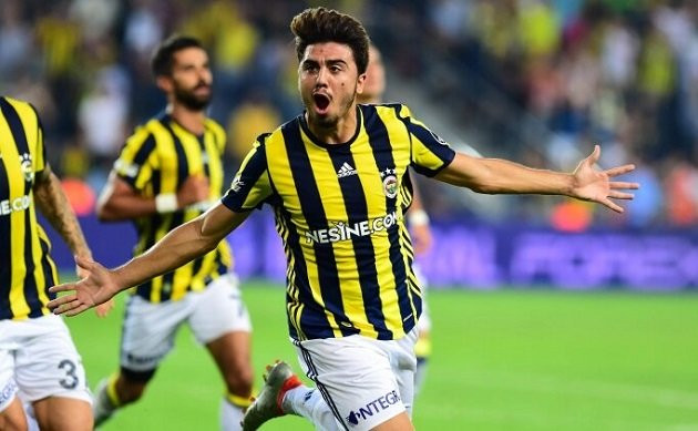 Theo tờ Fotospor của Thổ Nhĩ Kỳ đăng tin, các tuyển trạch viên của Crystal Palace đã tới Thổ Nhĩ Kỳ để theo dõi tiền vệ Ozan Tufan của Fenerbahce.