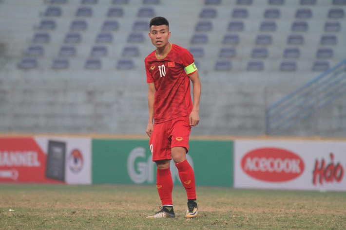 Thanh Bình có chiều cao, có sự nhanh nhẹn và những pha tạt bóng có điểm rơi chính xác để tạo điều kiện cho các đồng đội trong vòng cấm.
