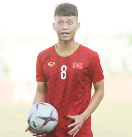 Thanh Sơn đã khẳng định được tên tuổi và tài năng của mình trong màu áo của U22 Việt Nam thời gian qua. Lần này, cầu thủ gốc Huế này được HLV Park trao cơ hội để thể hiện mình ở vai trò tiền vệ sáng tạo trong đội hình 3-4-2-1 của ông.