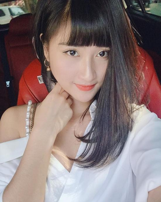 Nhờ có người bạn tích cực mai mối, Huy Hùng và Thùy Dương đã trở thành một cặp đôi trai tài gái sắc của bóng đá Việt.
