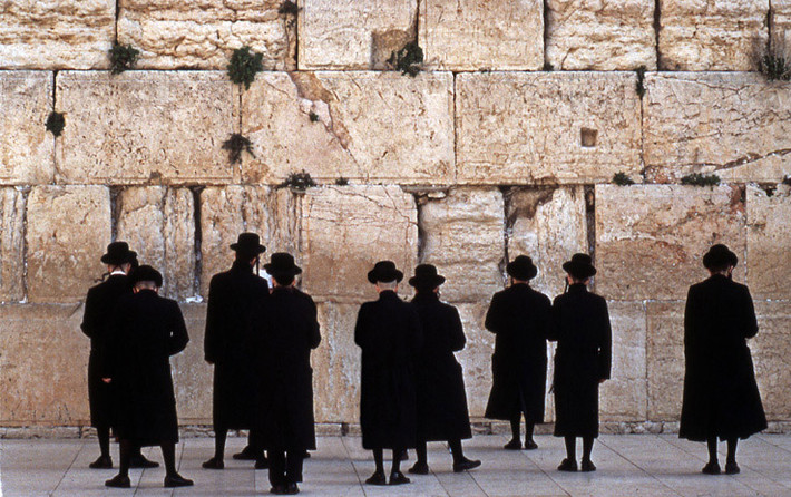 Rất nhiều chính khách đến thăm Israel đều đã đặt chân tới Bức tường than khóc để tham quan, chiêm ngưỡng và cầu nguyện tâm tư riêng của mình.