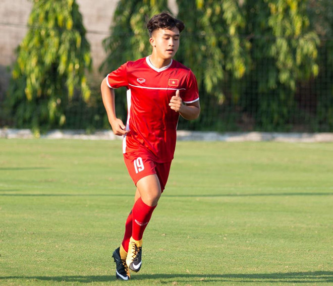 Năm 2017, Danh Trung thi đấu tỏa sáng tại giải U19 quốc gia với khả năng đánh hơi vị trí nhạy cảm và di chuyển thông minh.