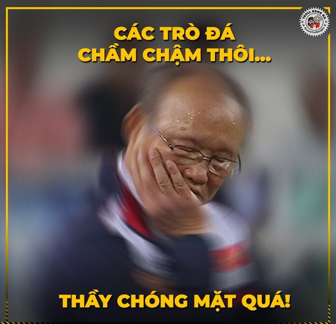 Sức tấn công vũ bão của các cầu thủ đội tuyển Việt Nam ở những phút đầu hiệp 2 đã khiến chính HLV Park Hang-seo cảm thấy chóng mặt.