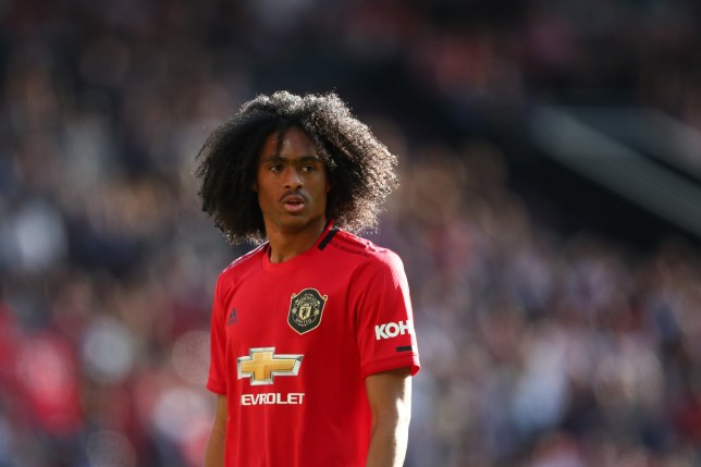 Hàng loạt nguồn tin uy tín từ BBC, Goal hay The Times đều khẳng định, Tahith Chong đã từ chối lời đề nghị gia hạn hợp đồng từ Man United. Như vậy, Chong có thể rời MU theo dạng tự do khi hết hợp đồng vào cuối mùa này. Hiện Chong đang lắng nghe lời đề nghị từ Juventus.