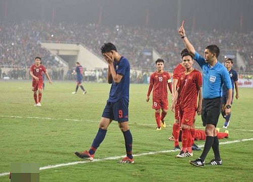 Án phạt mà Supachai phải nhận đỏ từ ông trọng tài chính. Bên cạnh đó, trên MXH rất nhiều dân mạng đã lên án chỉ trích của tiền đạo số 9 của Thái Lan.