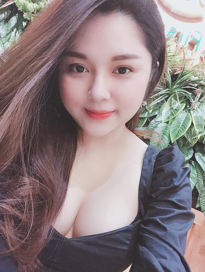 Trước khi là biên tập viên của đài truyền hình quốc gia Việt Nam, Nguyễn Diệu Linh từng tốt nghiệp Đại học Kinh tế Quốc dân Hà Nội. Nữ MC sinh năm 1991 này đã có kinh nghiệm dẫn Bản tin Thể thao - VTC3, Ngày này năm xưa - HN1, TV Shopping, Giờ kết nối - QPVN, Xổ số kiến thiết miền Bắc - VTC9…