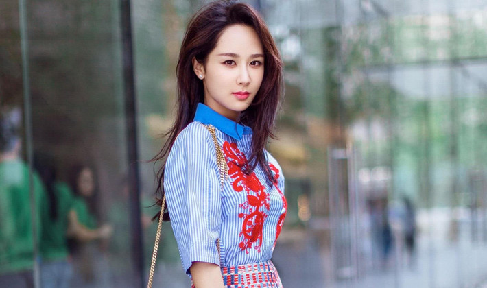 Dương Tử có cơ hội bứt phá bằng những vai nữ chính và thứ chính trong loạt tác phẩm ăn khách như Chiến Trường Sa, Hoan lạc tụng, Tru Tiên: Thanh Vân chí, Yangko Dance, Bạch Xà truyện, Hương mật tựa khói sương... Cô từng được đề cử ở hàng mục Nữ diễn viên chính xuất sắc ở dòng phim cổ trang tại lễ trao giải Hoa Đỉnh với vai diễn trong Hương mật tựa khói sương. Ở tuổi 27, Dương Tử được đánh giá là một trong những hoa đán 9X hàng đầu hiện nay của làng giải trí Hoa ngữ.