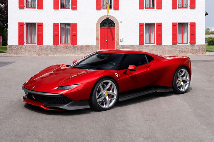 Dựa trên nền tảng 488 GTB, Ferrari SP38 được lấy cảm hứng chính từ chiếc F40 huyền thoại của hãng. Chủ nhân của Ferrari SP38 cũng là người sở hữu siêu phẩm Pagani Zonda Aether Roadster ở trên. Ferrari SP38 gây ấn tượng với vẻ ngoài đậm chất xe đua và sử dụng động cơ tăng áp kép V8 3.9L của 488 GTB, sản sinh công suất 661 mã lực và mô-men xoắn cực đại 760 Nm.