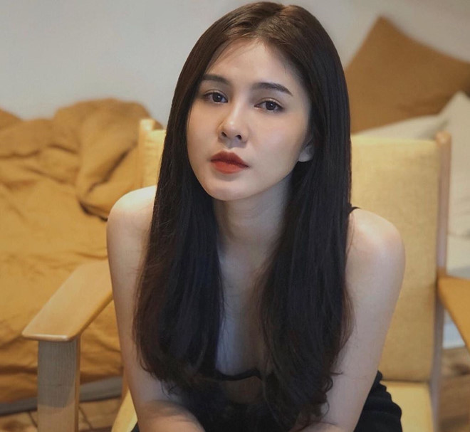 Thu Hoài trung thành với mái tóc đen, dài, thẳng tự nhiên. Cô thường chọn cách trang điểm nhẹ nhàng, hầu hết chỉ tô son nhẹ.