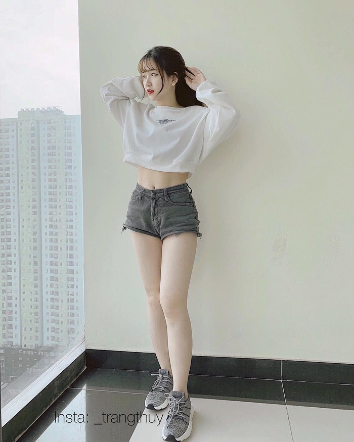 Nhiều người đặc biệt ấn tượng với màn dậy thì thành công của cô gái 24 tuổi. Trước đây, Thùy Trang có thân hình khá gầy gò. Nhưng nhờ chăm chỉ luyện tập thể dục, chỉ sau 2 năm, cô nàng đã "lột xác" hoàn toàn khi tăng 9 kg và có số đo ba vòng 80-64-91.