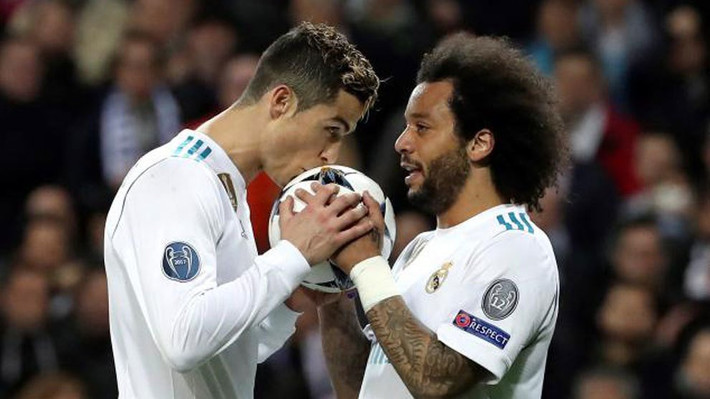 Tờ AS quả quyết Cristiano Ronaldo vẫn chưa từ bỏ hy vọng. Siêu sao Bồ Đào Nha đang ra sức thuyết phục Juve chiêu mộ đồng đội cũ tại Real, Marcelo về sân Allianz.