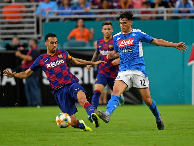 Theo Calciomercato, Barcelona và Real Madrid đang tranh giành quyết liệt sao trẻ Elif Elmas, tài năng thuộc biên chế CLB Napoli. Cầu thủ năm nay 20 tuổi được xem là sự thay thế Luka Modric của đội bóng Hoàng gia Tây Ban Nha.