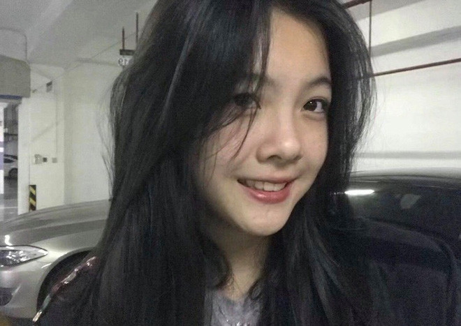 Mặt mộc đích thị là thứ cô gái nào cũng muốn giấu nhẹm đi. Hiếm ai tự tin nổi với khuôn mặt nhợt nhạt, làn da không đều màu và cả quầng mắt cạnh tranh được cả với gấu panda. Tuy nhiên, cũng có những người may mắn có khuôn mặt với những đường nét thanh tú, sắc sảo đến nỗi mặt mộc cũng đủ để khiến người ta xiêu lòng.