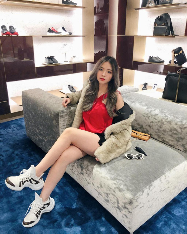 Nhìn cuộc sống sang chảnh của bông hồng lai xinh đẹp này, khiến nhiều người phải ao ước và ngưỡng mộ.