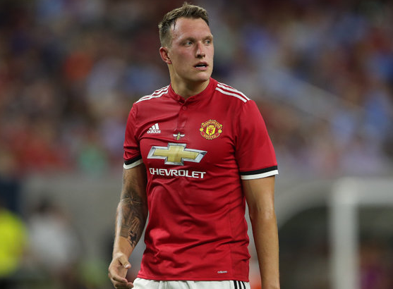 MU đang liên hệ với Kostas Manolas của AS Roma là tín hiệu họ chuẩn bị cho cuộc chia ly với Phil Jones - cái tên đã gắn bó với sân Old Trafford từ thời Sir Alex Ferguson.