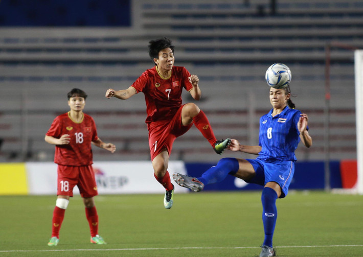 Trận chung kết bóng đá nữ SEA Games 30 giữa đội tuyển bóng đá nữ Việt Nam và Thái Lan diễn ra vô cùng căng thẳng ngay từ khi trọng tài thổi còi khai cuộc.