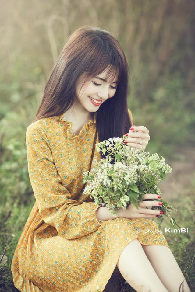 Ngân Quỳnh có sở thích hát, nói chuyện tự tin trước đám đông. Châm ngôn sống của cô nàng là: "Muốn ngồi vào vị trí không ai ngồi được, thì phải chịu cảm giác không ai chịu được". Ngân Quỳnh cũng nêu quan điểm về những "anh hùng bàn phím": "Đừng phán xét vấn đề một cách quá nhanh về những thứ trên mạng xã hội".