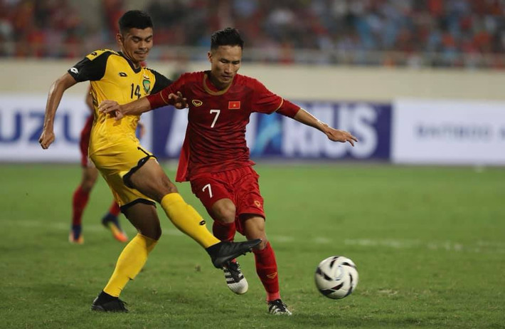 Việt Hưng là mẫu tiền vệ thông minh dễ tạo nên sự đột biến. Trước Indonesia, tiền vệ này nhiều khả năng sẽ có nhiều điểm nhấn bằng những pha chuyền bóng thông minh xé toang hàng phòng ngự của đối phương.