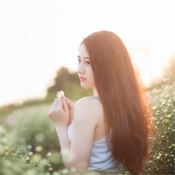 Bộ phim sitcom Siêu Quậy TV thời gian qua rất được chú ý, hot girl Trâm Anh được chọn là gương mặt thủ vai nữ chính của phim vướng nghi vấn lộ clip nóng. Vì khai thác chủ đề học đường nên những scandal của diễn viên ảnh hưởng khá nghiêm trọng tới phim.