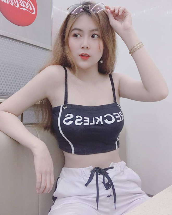 Càng lớn càng xinh đẹp, quyến rũ nhưng không thể phủ nhận rằng từ nhỏ, Trân Trần đã có những đường nét hứa hẹn của một người đẹp trong.