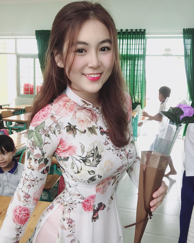 Trân Trần (Tên thật: Trần Nam Trân, sinh năm 1996) là cô giáo hot nhất Sài thành với hơn 320.000 người theo dõi trên Facebook. Sở dĩ cô nàng này có sức hút mạnh mẽ trên MXH vậy là nhờ sở hữu thân hình siêu quyến rũ với số đo 3 vòng 83-58-92.