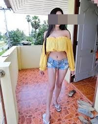 Những chiếc quần ngắn cũn cỡn được các hot girl trên thế giới lựa chọn để khoe cặp giò nõn nà của mình.