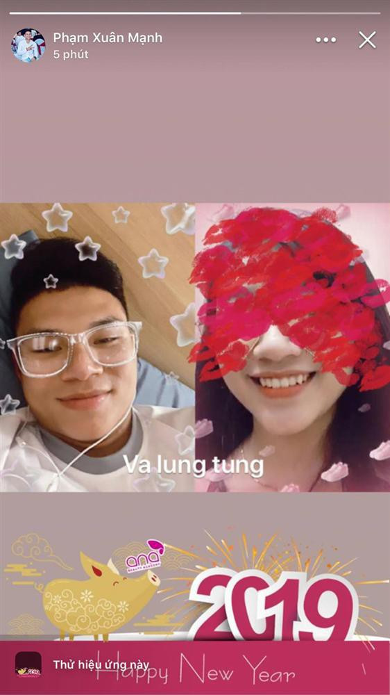 Trước đó, NHM đã đặt cho Xuân Mạnh biệt danh "hội trưởng hội F.A", bởi lâu nay anh vẫn lẻ bóng một mình, trong khi những tuyển thủ Việt Nam khác đều đang hạnh phúc bên nửa còn lại.